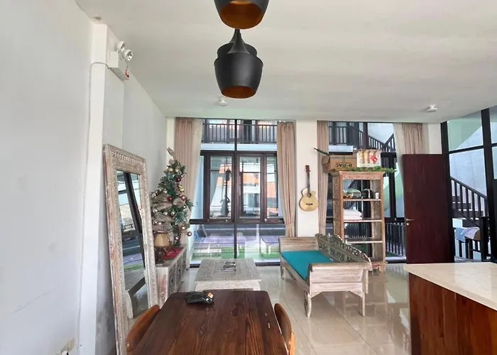 Serenity Nirvana Palace - Near Uluwatu ホステル ジンバラン