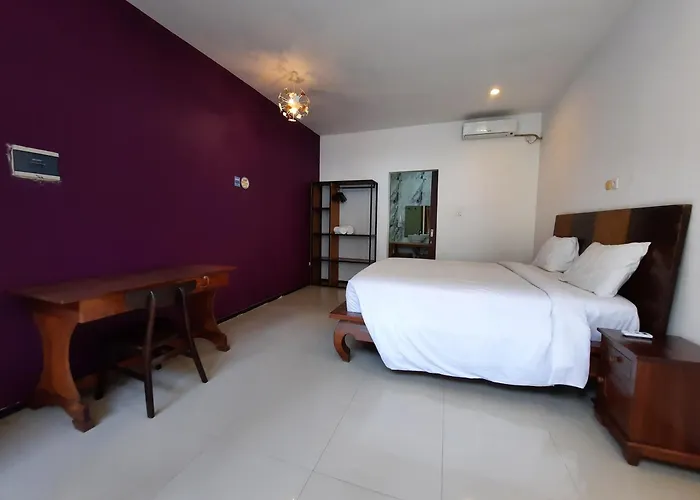 Serenity Nirvana Palace - Near Uluwatu ホステル ジンバラン